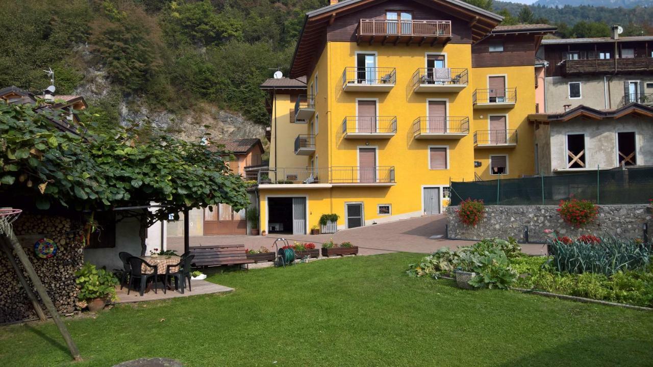Villa Casa Luca E Cristina à Mezzolago Extérieur photo